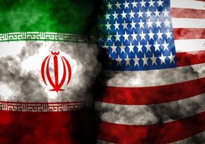 ئەمریکا و ئێران لە بەرداشی سیاسەتدا, نووسینی هێما سۆفی